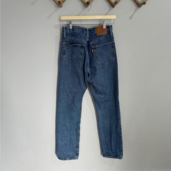 Levi’s 501 Original Fit Women’s Jeans W27 L30 in “Shout Out Stone - Medium Wash” - Picture 3 of 7